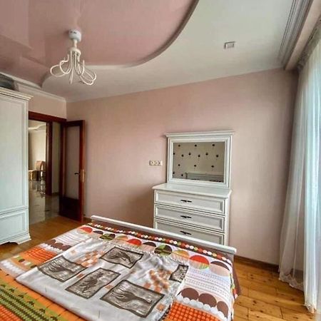 Apartment Dolphin Batumi Exterior photo