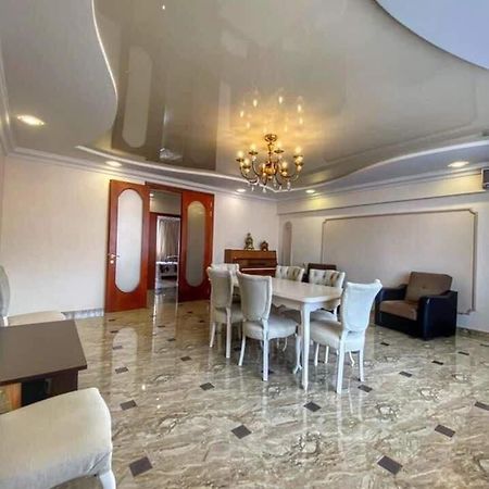 Apartment Dolphin Batumi Exterior photo