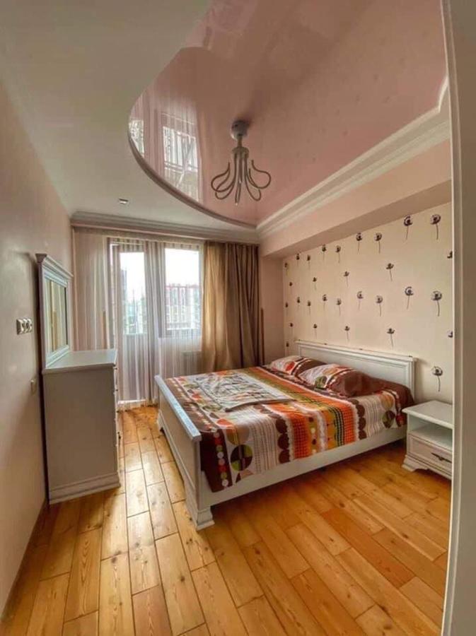Apartment Dolphin Batumi Exterior photo