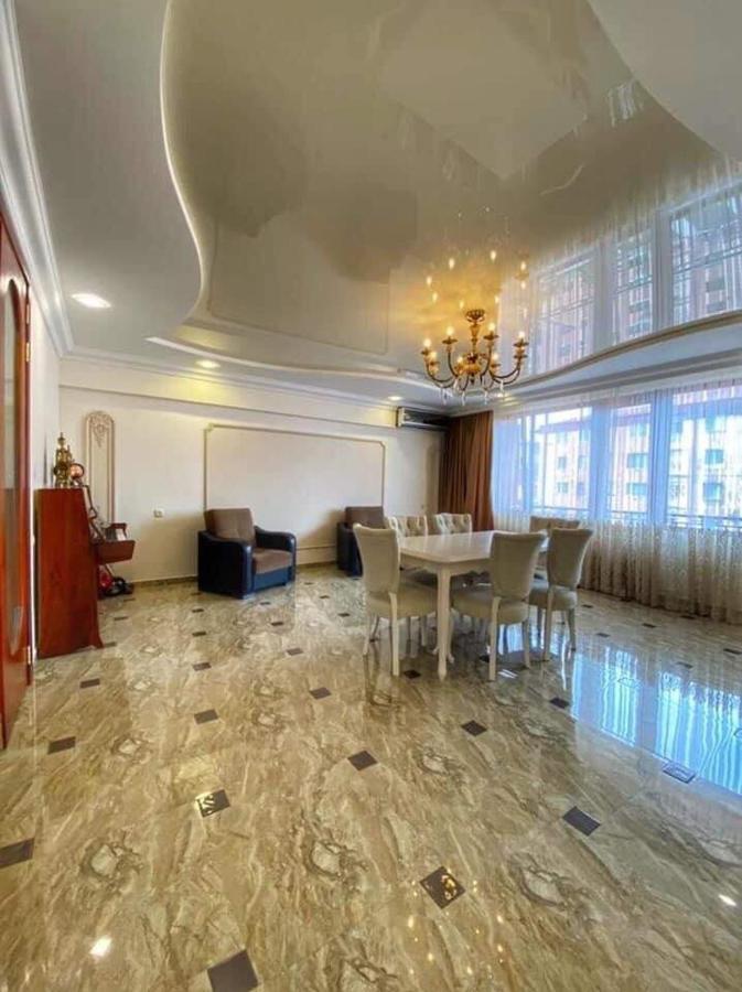 Apartment Dolphin Batumi Exterior photo