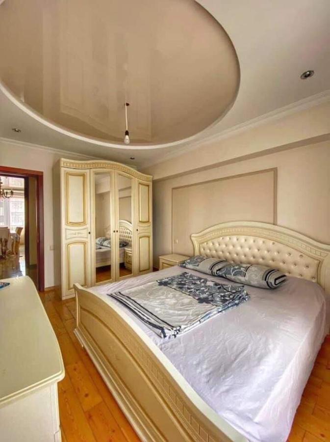 Apartment Dolphin Batumi Exterior photo