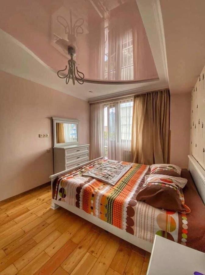 Apartment Dolphin Batumi Exterior photo