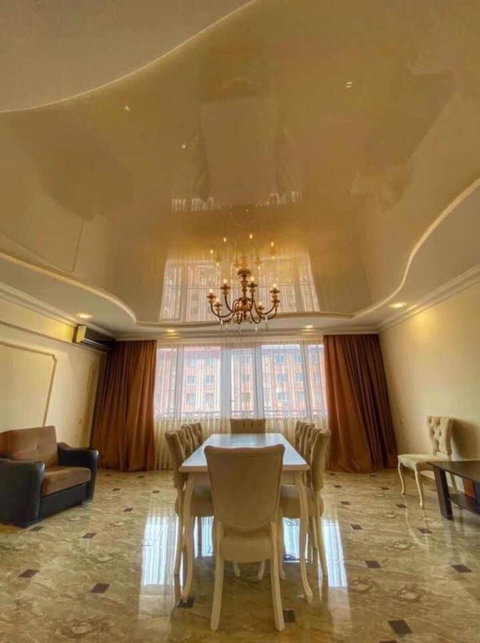 Apartment Dolphin Batumi Exterior photo