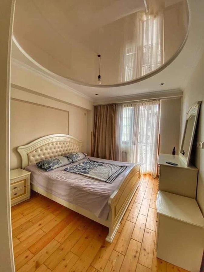 Apartment Dolphin Batumi Exterior photo