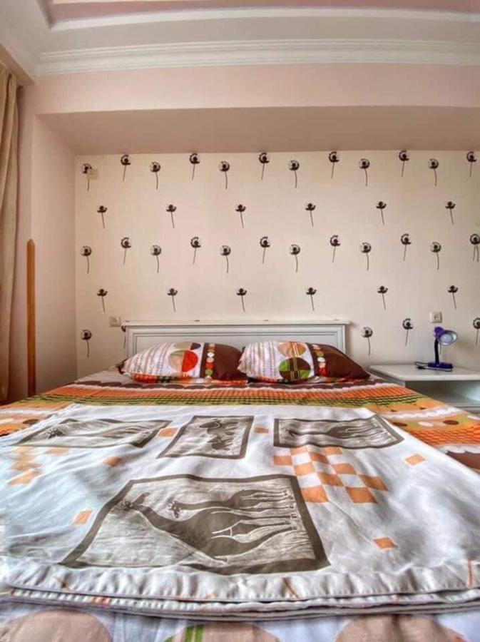 Apartment Dolphin Batumi Exterior photo