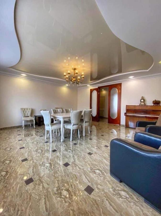 Apartment Dolphin Batumi Exterior photo