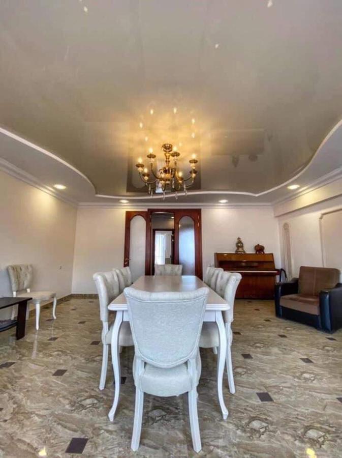 Apartment Dolphin Batumi Exterior photo