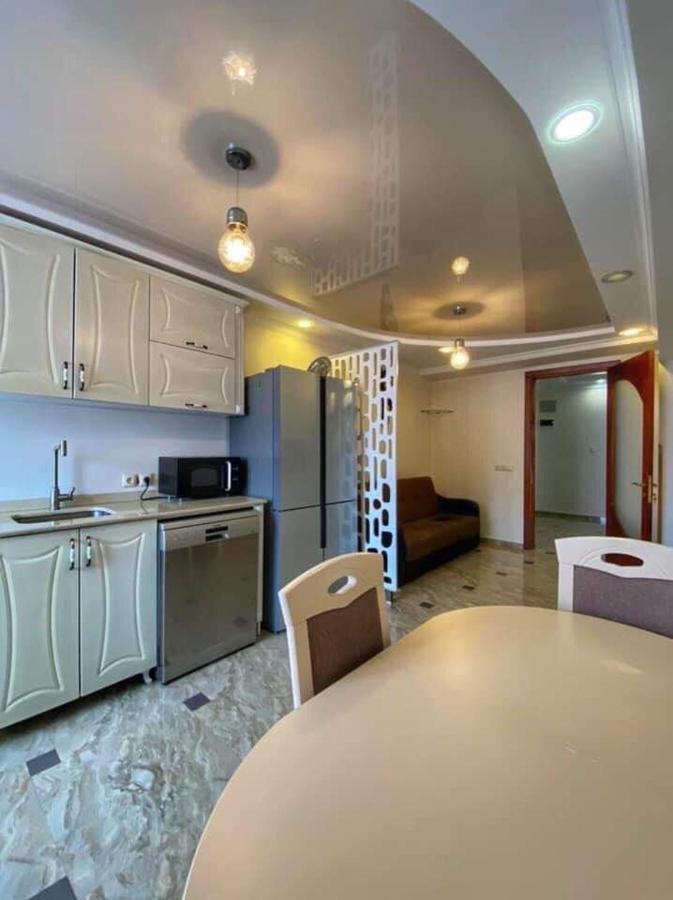 Apartment Dolphin Batumi Exterior photo