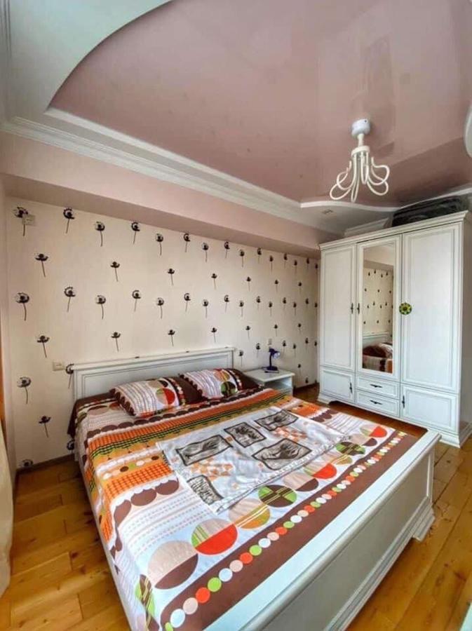 Apartment Dolphin Batumi Exterior photo